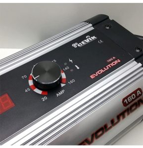 soldadora inverter cevik muy sencilla de utilizar gracias a su pantalla digital y su ruleta selectora de potencia